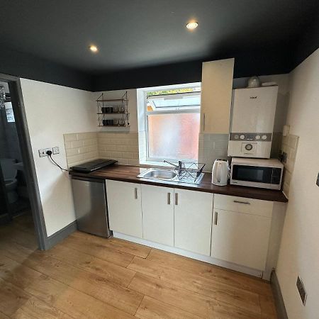 Brand New Large Studio Flat! Sutton  Exteriör bild